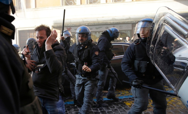 Illustration for article titled Dutch Soccer Hooligans Running Wild, Clashing With Riot Police In Rome